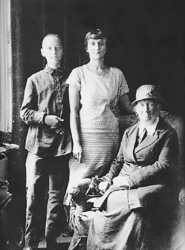 Л. Н. Гумилев, А. А. Ахматова, А. И. Гумилева
